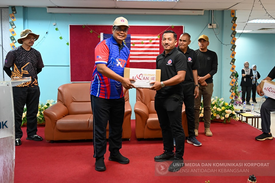 Skuad Ihsan MADANI KDN Bantu Bersihkan Rumah Mangsa Banjir6