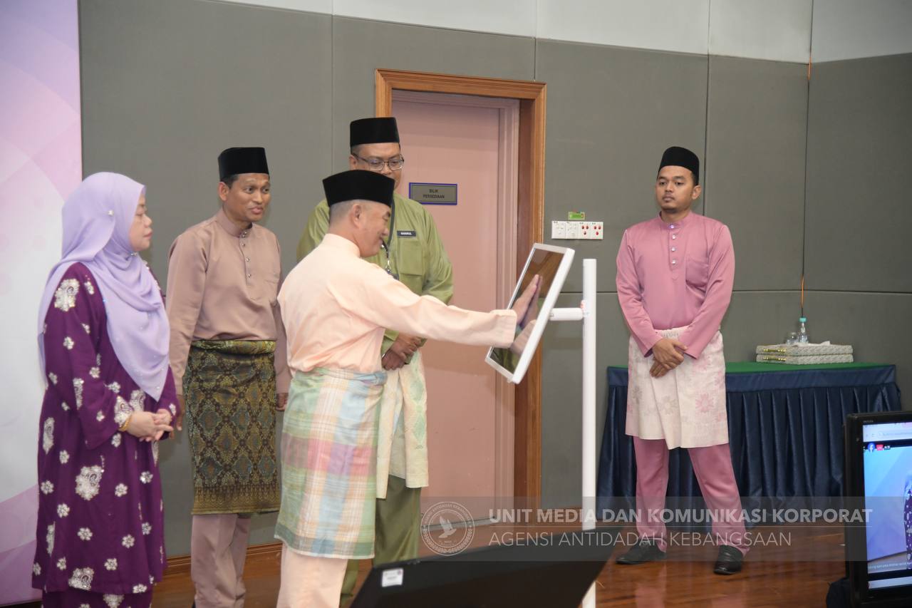 Mendidik Hati, Memulih Pekerti